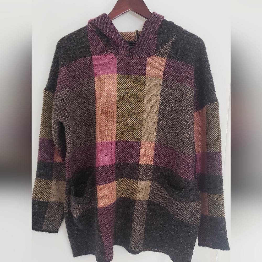 NWT Soft Hooded Sweater Plaid Size L